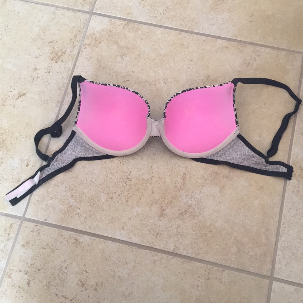 Victoria's Secret Pink 32 D bra in cheetah print - Picture 2 of 3